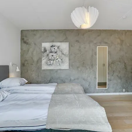 Luxury Center Harbour 2 Bedroom *