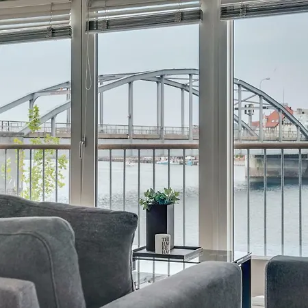 Luxury Center Harbour 2 Bedroom Feriehus