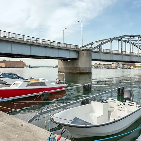 Luxury Center Harbour 2 Bedroom