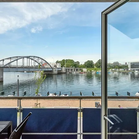 Luxury Center Harbour 2 Bedroom *