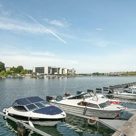 Luxury Center Harbour 2 Bedroom Feriehus