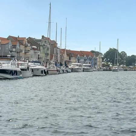Luxury Center Harbour 2 Bedroom *