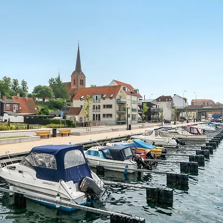Feriehus Luxury Center Harbour 2 Bedroom *